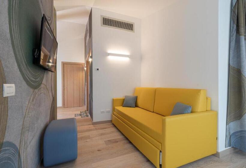 Люкс с Террасой, Holiday Iv Gardan