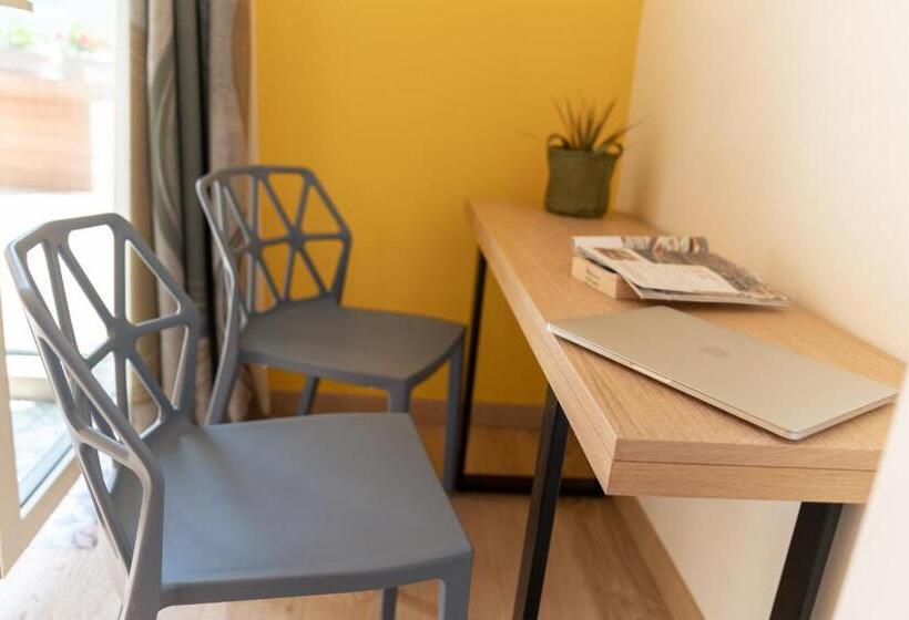 Люкс с Террасой, Holiday Iv Gardan