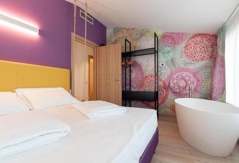 Люкс Повышенной Комфортности, Holiday Iv Gardan