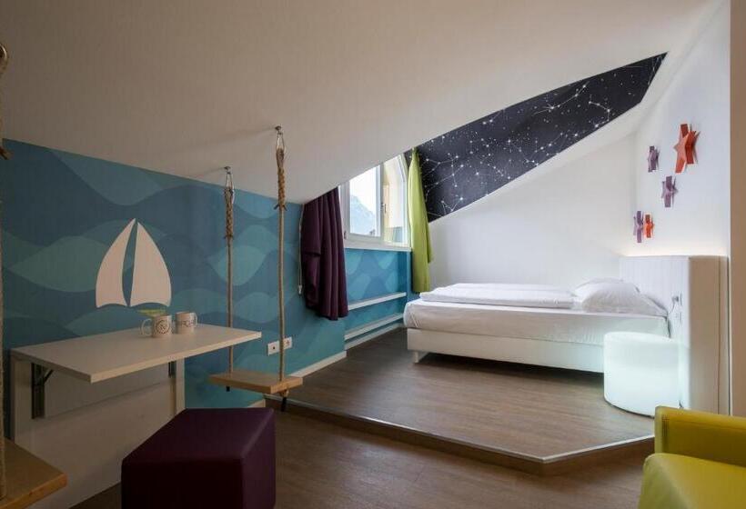 Полулюкс, Holiday Iv Gardan