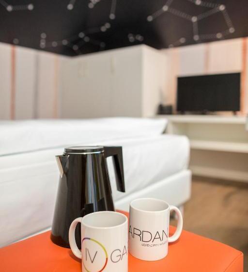 Полулюкс, Holiday Iv Gardan