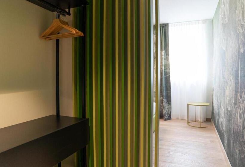 Люкс Кровать Кинг, Holiday Iv Gardan