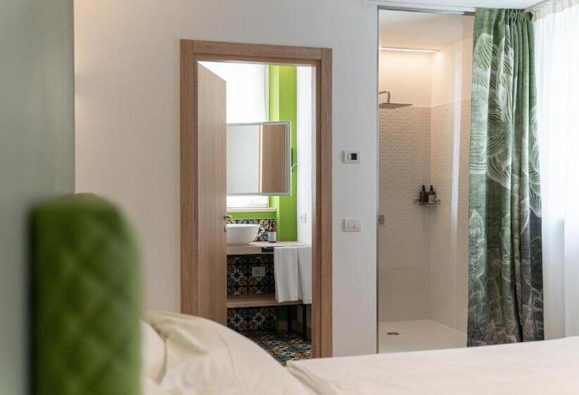 Люкс Кровать Кинг, Holiday Iv Gardan