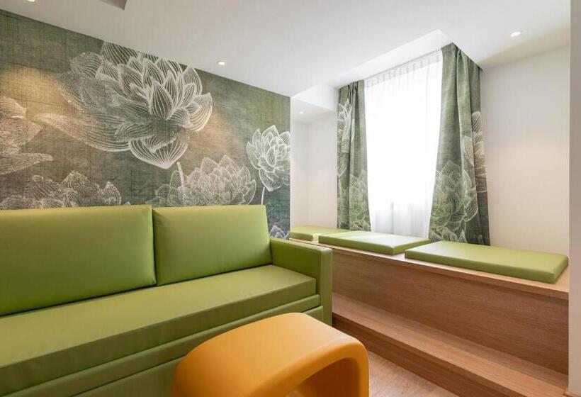 Люкс Кровать Кинг, Holiday Iv Gardan