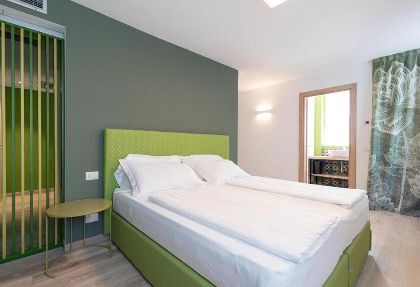 Люкс Кровать Кинг, Holiday Iv Gardan