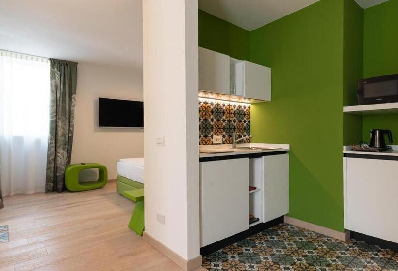 Люкс Кровать Кинг, Holiday Iv Gardan