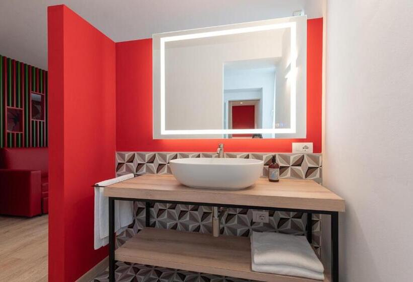 Люкс Кровать Кинг, Holiday Iv Gardan