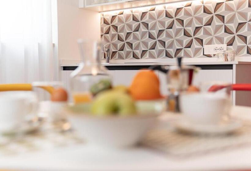 Люкс Кровать Кинг, Holiday Iv Gardan