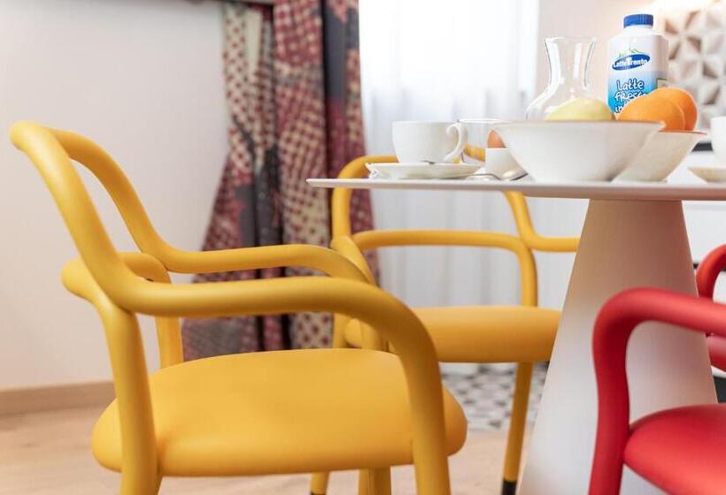 Люкс Кровать Кинг, Holiday Iv Gardan