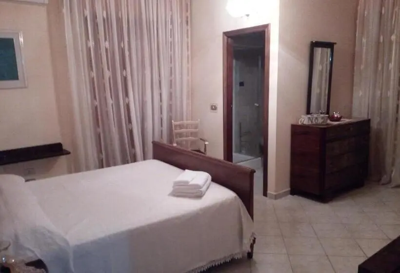 اتاق لوکس با بالکن و چشم‌انداز دریا, Il Tuo Letto Sullo Stretto