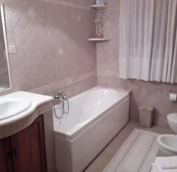 اتاق لوکس با چشم‌انداز دریا, Il Tuo Letto Sullo Stretto