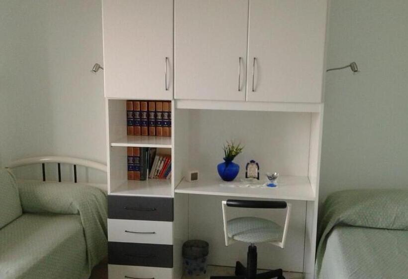 Quarto deluxe vista mar, Il Tuo Letto Sullo Stretto