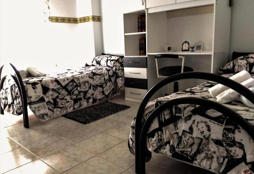 Quarto deluxe vista mar, Il Tuo Letto Sullo Stretto