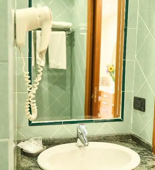 スタンダード4人部屋, Miramare