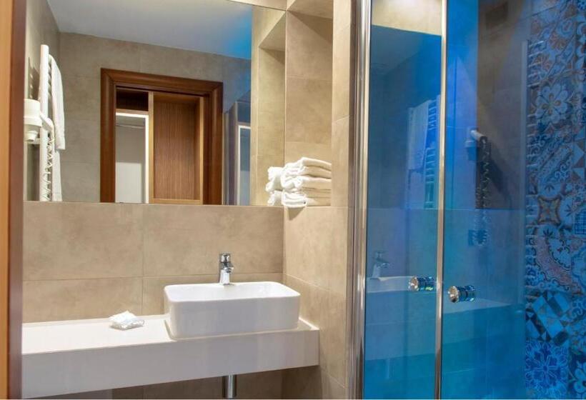 Четырехместный Номер Deluxe, Miramare