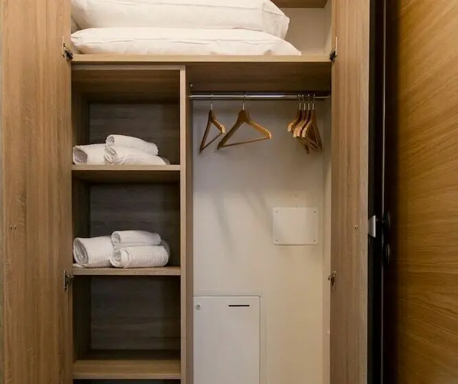 スタンダードスタジオ, Mirtillo Blu Family Apartment