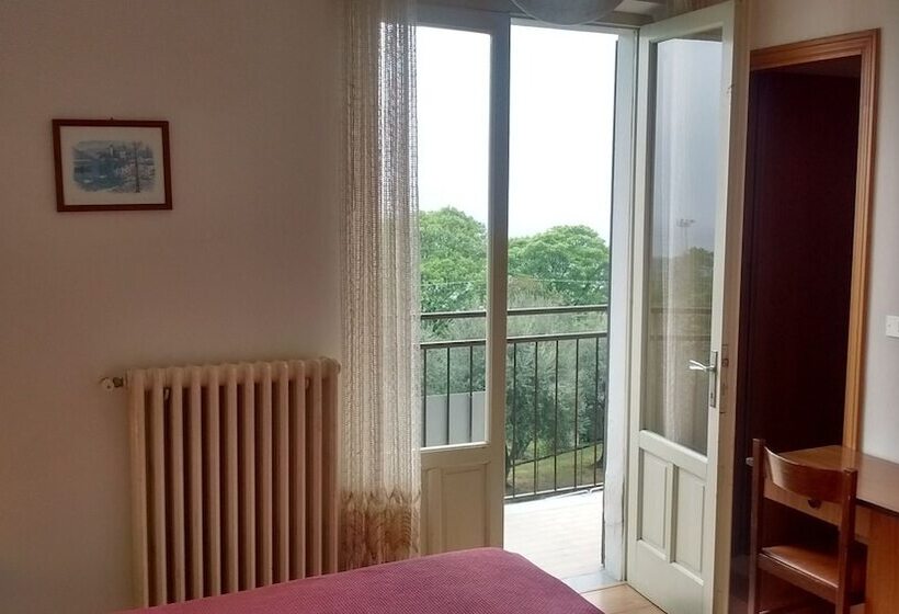 带观景的标准间, Silvana Garnì