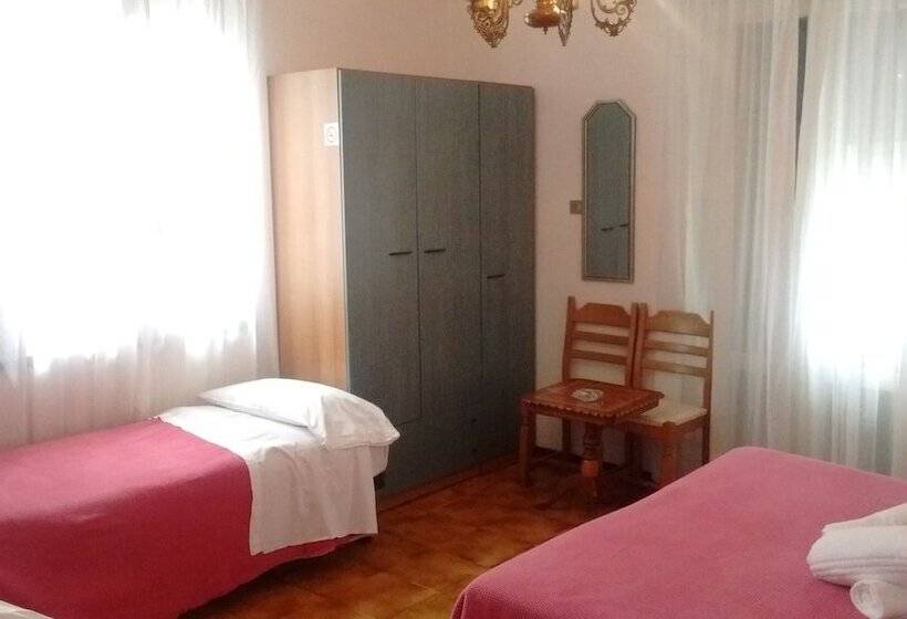 四人标准间, Silvana Garnì