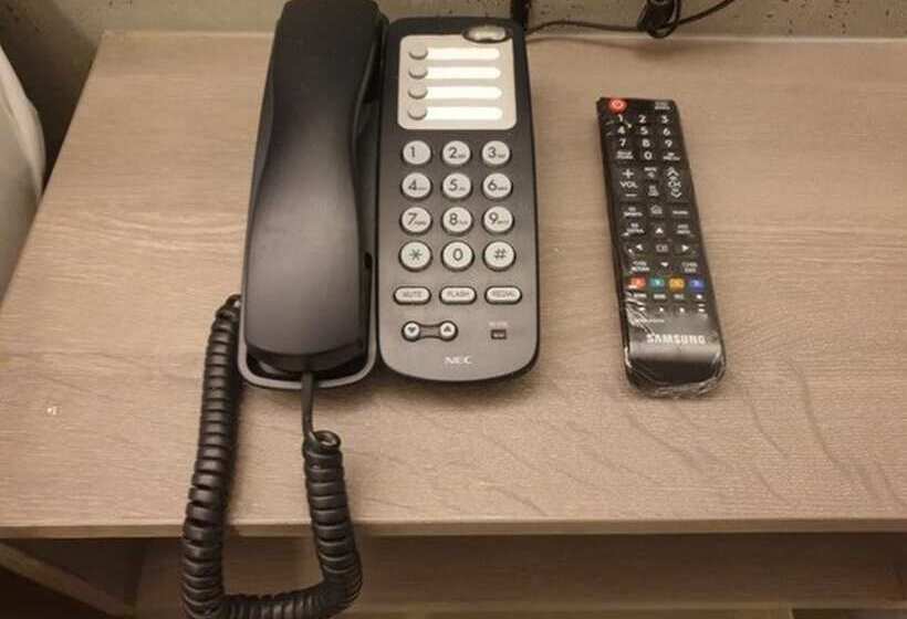 اتاق لوکس, Studio Ekamai