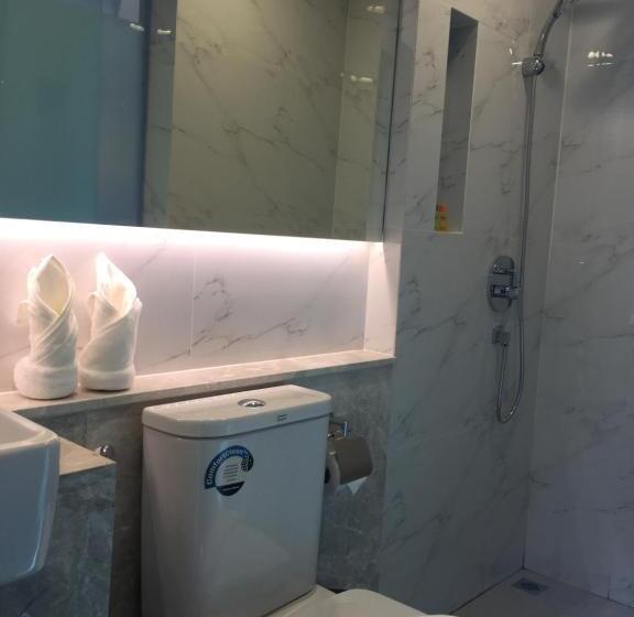 اتاق سوپریور, Studio Ekamai