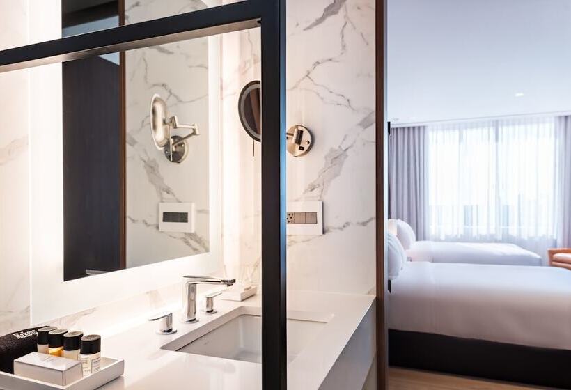 اتاق لوکس, The Hotel & Athletic Club At Midtown