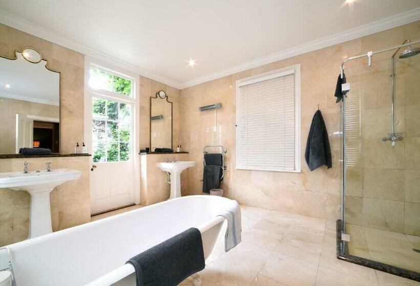 سوییت سوپریور, The Milner By The Oyster Collection