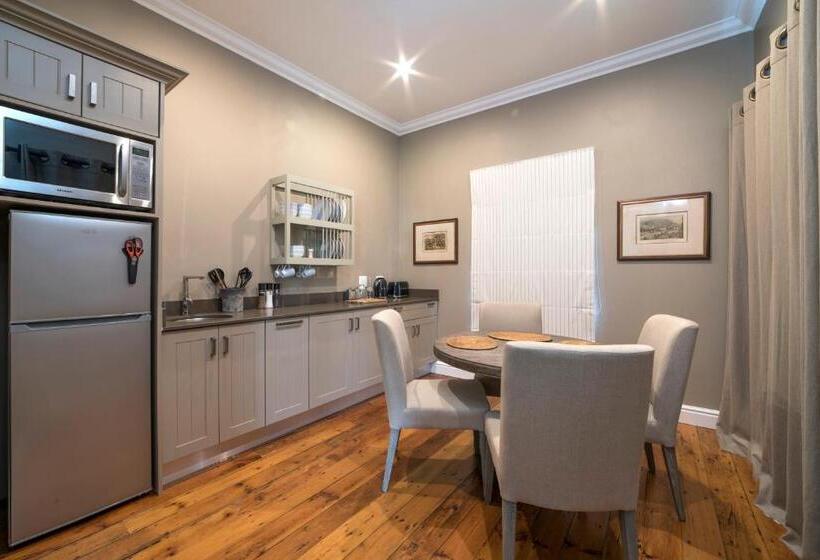 اتاق استاندارد با تخت بزرگ, The Milner By The Oyster Collection