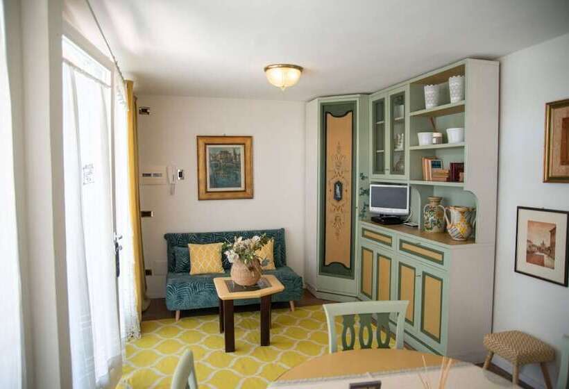 سوییت جونیور با چشم‌انداز استخر, Villa Silvio