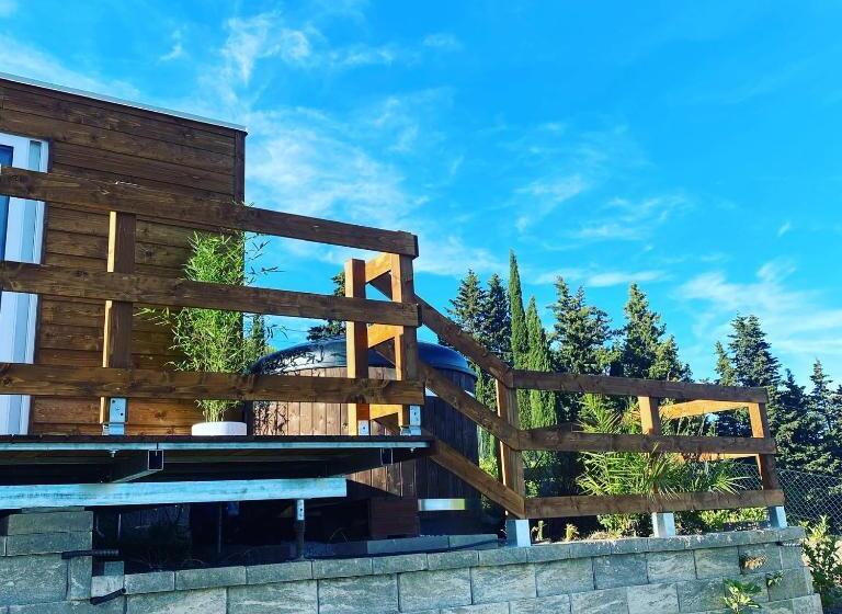 اتاق لوکس با چشم‌انداز دریا, Villa Silvio