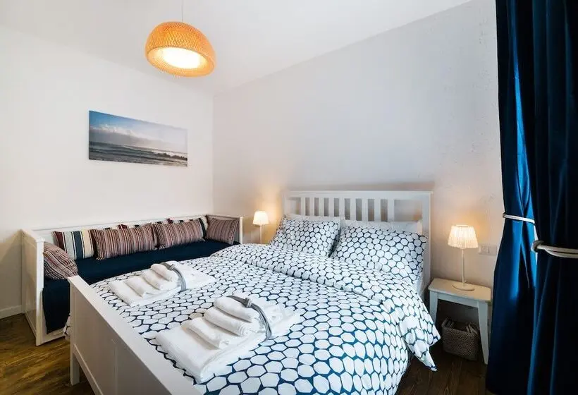 Deluxe Kolmen Hengen Huone, White Rooms