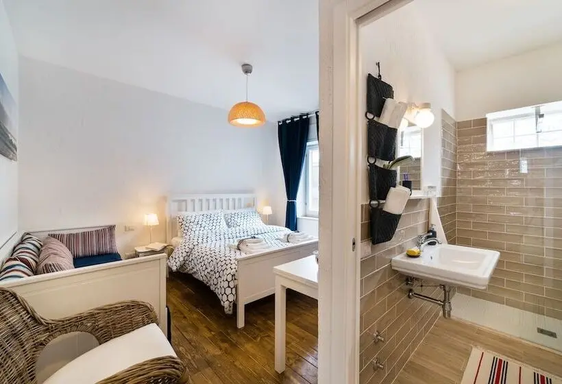 Deluxe Kolmen Hengen Huone, White Rooms