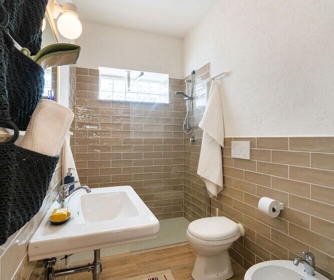 חדר דלוקס לשלושה, White Rooms