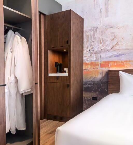 اتاق لوکس با تخت بزرگ, The Hotel & Athletic Club At Midtown