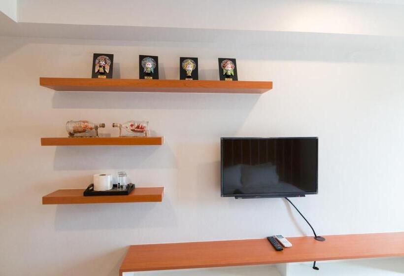 غرفة ديلوكس سرير كينج, 2 Feel Bed Station