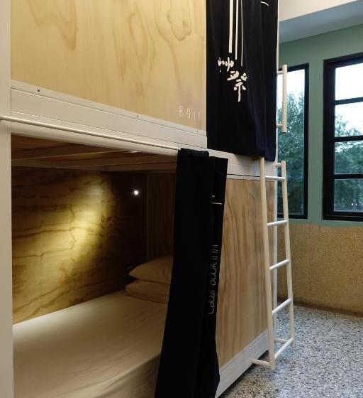 تختخواب در اتاق مشترک, Cao Ji Book Inn Hostel