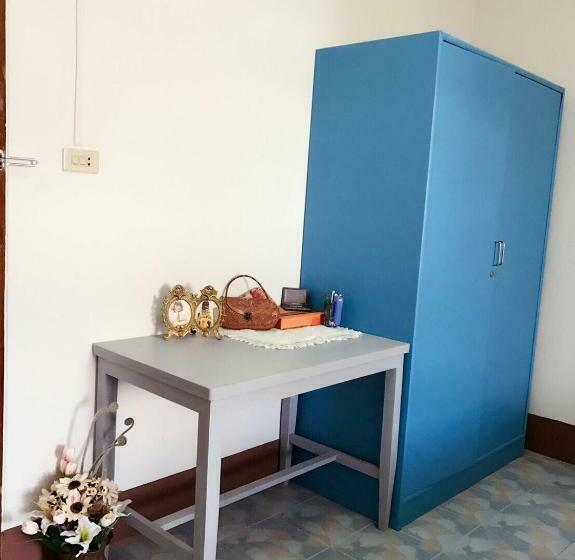 غرفة قياسية مزوَّدة بشُرفة, Chanathinat Place