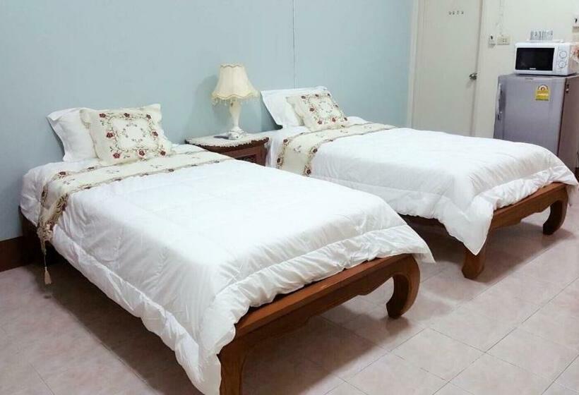 غرفة قياسية, Chanathinat Place