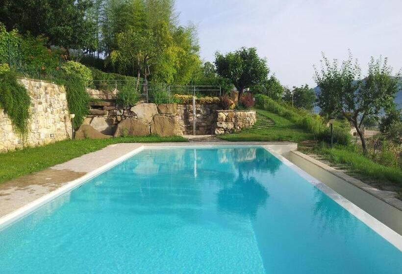 דירת חדר עם טרסה, Fonte Chiara