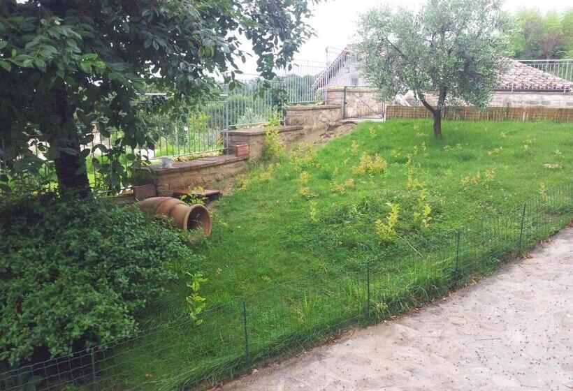 דירת חדר עם טרסה, Fonte Chiara