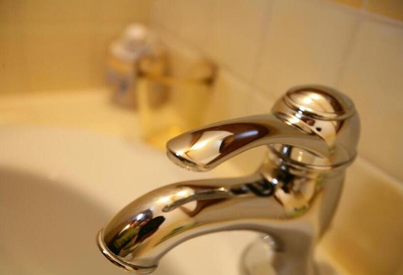 דירת חדר עם טרסה, Fonte Chiara