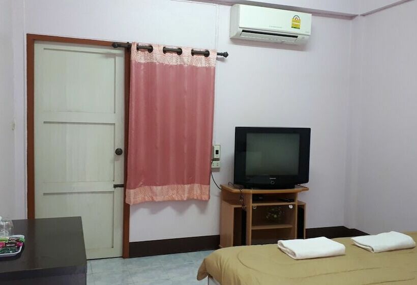 标准间, Puangchompoo Place