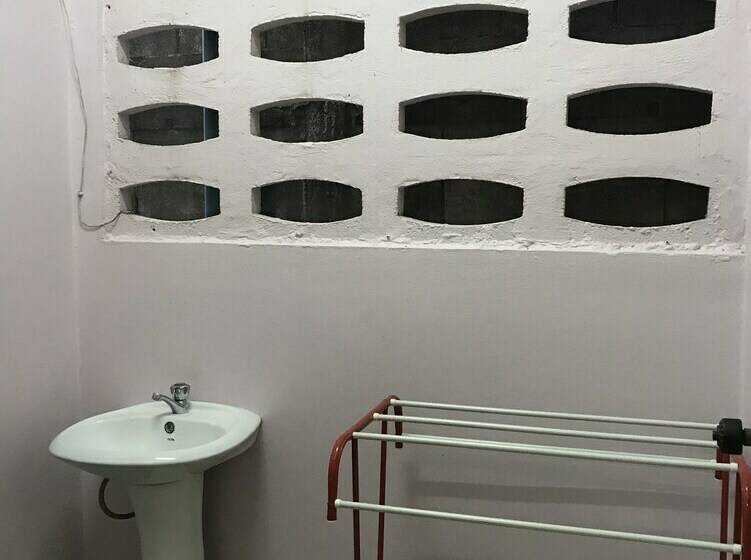 标准间, Puangchompoo Place