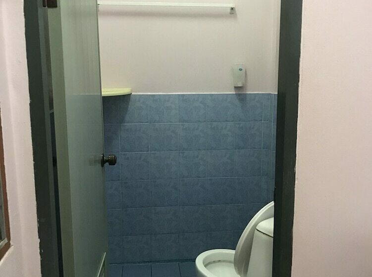 标准间, Puangchompoo Place