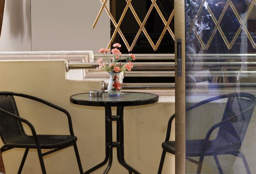 חדר סטנדרט עם מרפסת, Traveller S Rest Sports Bar