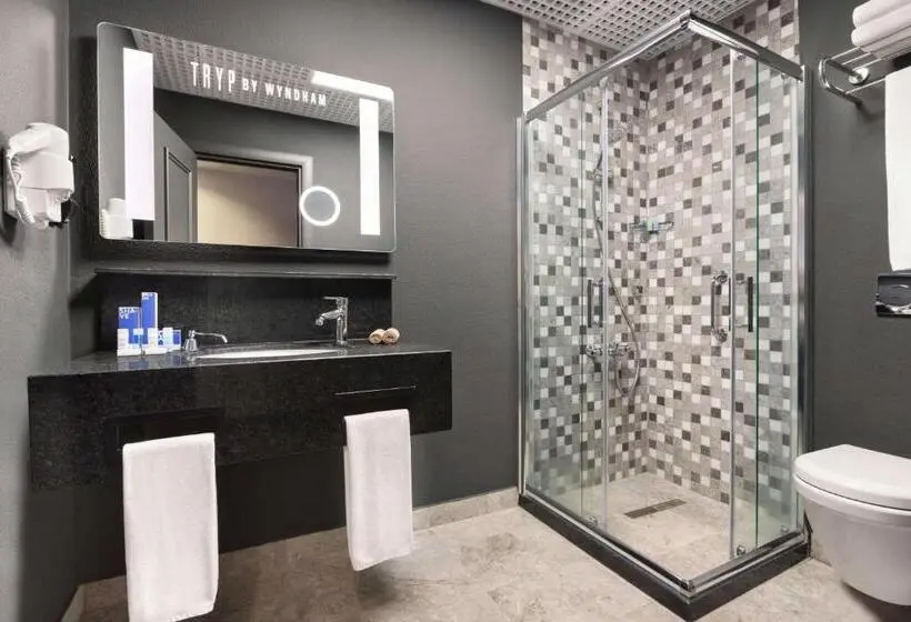 キングサイズベッドのデラックスルーム, Tryp By Wyndham Istanbul Sancaktepe