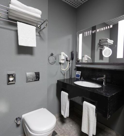 キングサイズベッドのデラックスルーム, Tryp By Wyndham Istanbul Sancaktepe