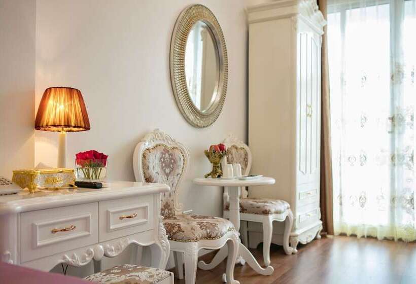 اتاق لوکس با چشم‌انداز شهر, Viola Royal  & Spa