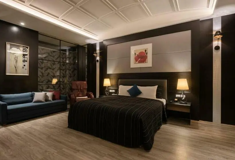 اتاق لوکس, Leesing Motel