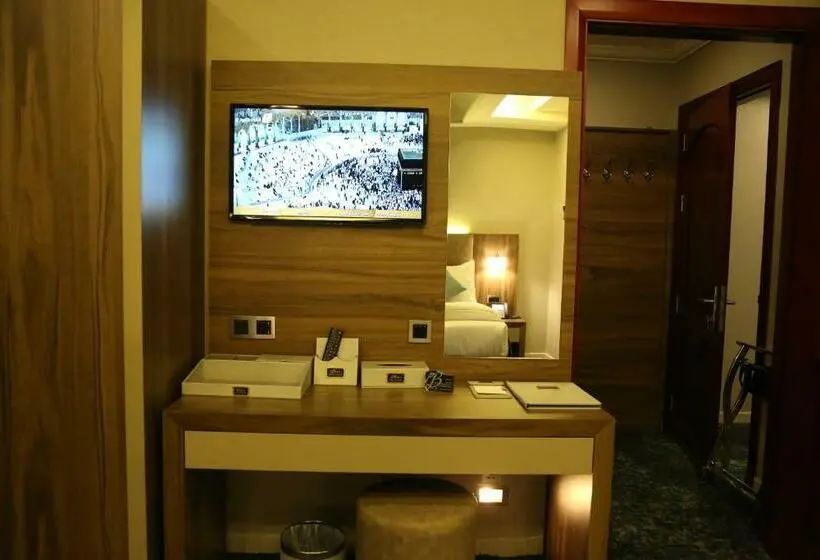 استودیوی استاندارد, Bram Suites