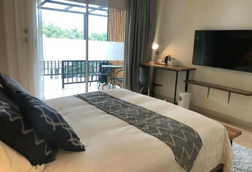 Номер Стандарт с Балконом, Celosia Chiang Mai